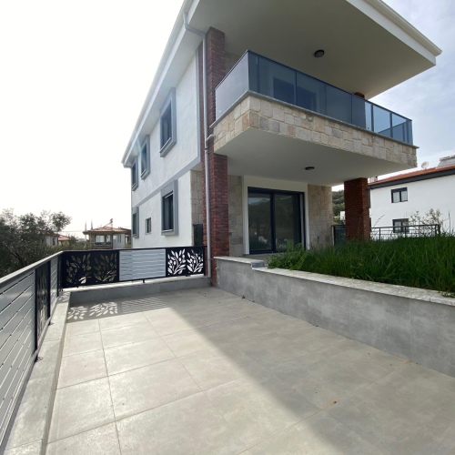 ALTINOLUK NARLI MEVKİİNDE MÜSTAKİL TRIPLEX VİLLA