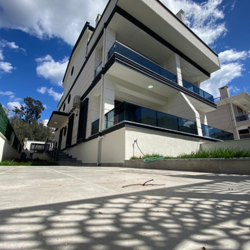 ALTINOLUK MERKEZDE DENİZE YAKIN LUX TRIPLEX VİLLA