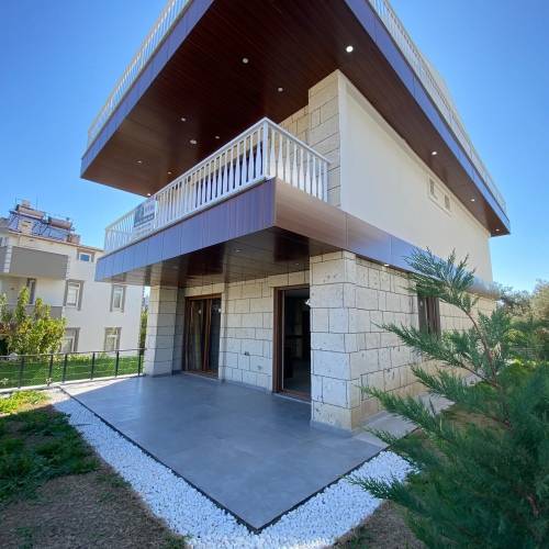 ALTINOLUK NARLI MEVKİİNDE DENİZE 200 MT MÜSTAKİL TRIPLEX VİLLA