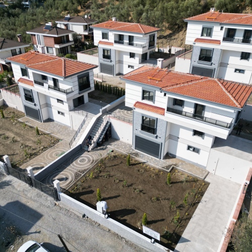 KÜÇÜKKUYUDA 400M2 BAHÇELİ,MANZARALI VİLLALAR