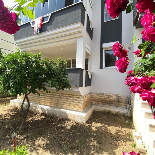 ALTINOLUK MERKEZDE GİRİŞ KAT KOMPLE YENİLENMİŞ 3+1 DAİRE