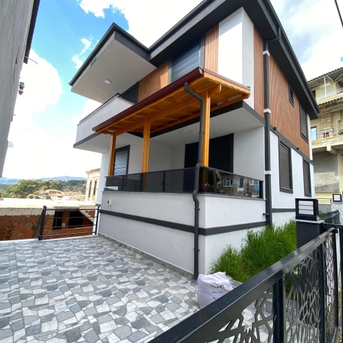 ALTINOLUK NARLI MEVKİİNDE MÜSTAKİL VİLLA