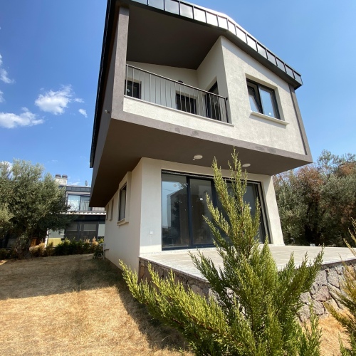 KÜÇÜKKUYUDA BUTİK SİTE İÇİNDE 3+1 MÜSTAKİL SON 2 VİLLA